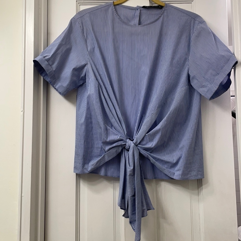 Zara front tie and back button detail top